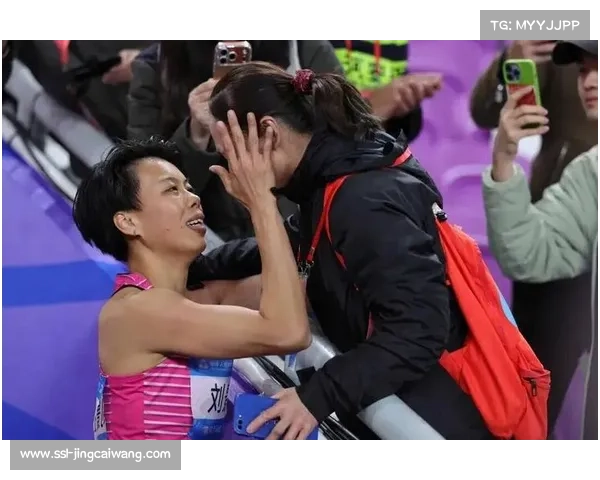 全运会刘景扬女子100米栏爆冷夺冠，与母亲相拥而泣